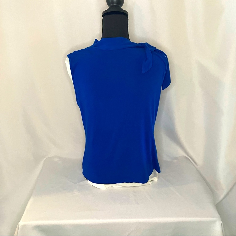 Women's Royal blue CROFT& BARROW Stretch size large with a Stylish tie bow.